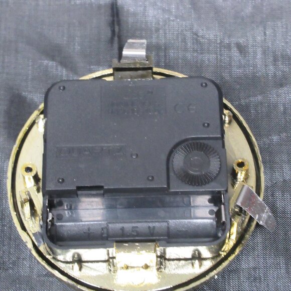 Vintage Style Mantle Clock (Heavy Polyresin) Battery Operated - Picture 10 of 11